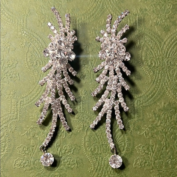 NWT Elegant Silver Crystal Rhinestone Earrings Clip On - Picture 15 of 15